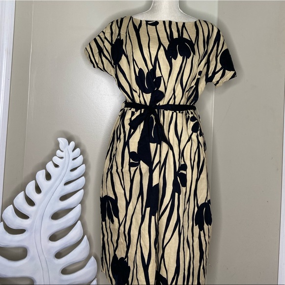 Dresses & Skirts - Falls Here Khaki Black Tulip Print Short Sleeve Belted Dress Size 16